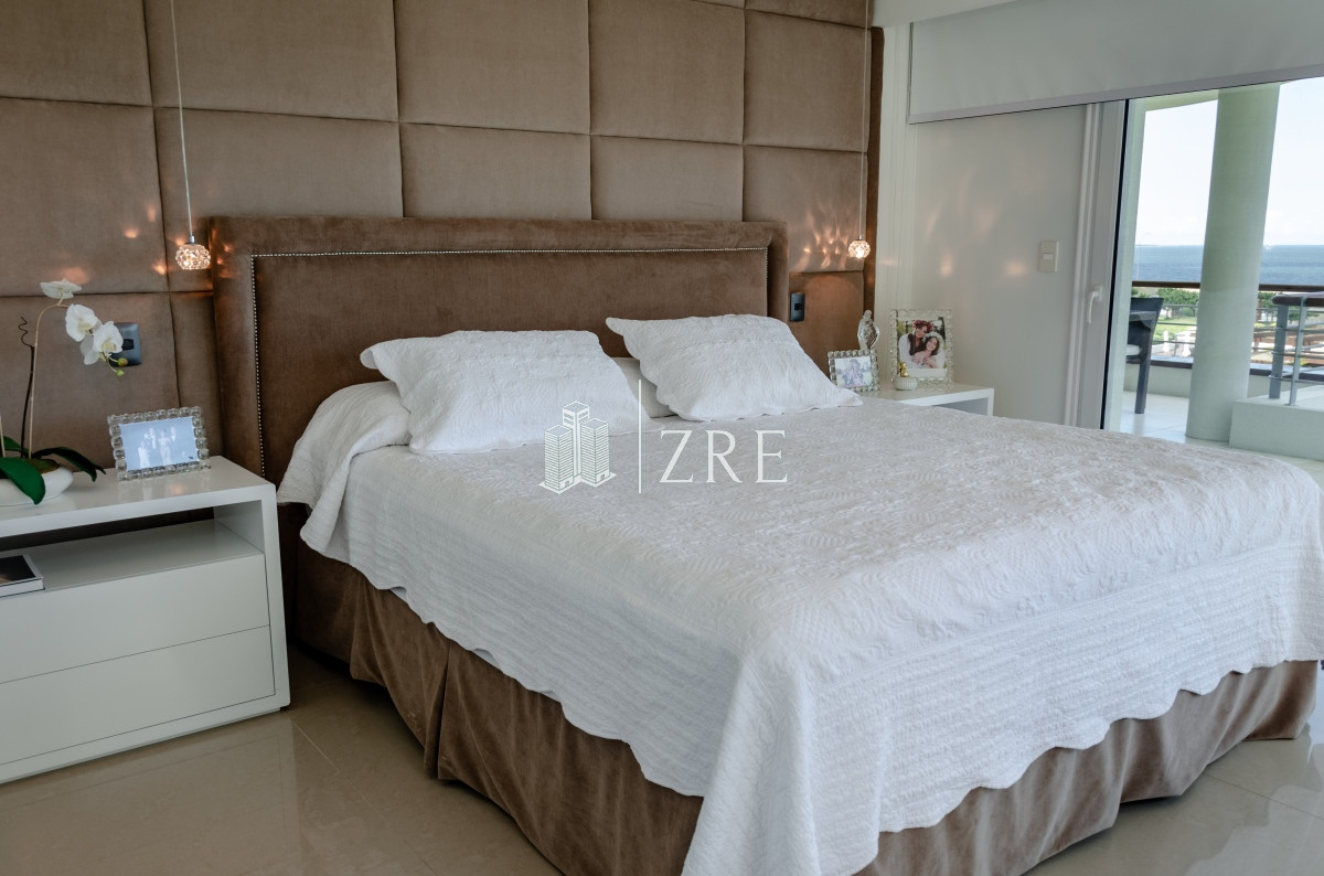Apartamento ID.54 - Venta apartamento 4 dormitorios. Playa mansa, Punta del Este
