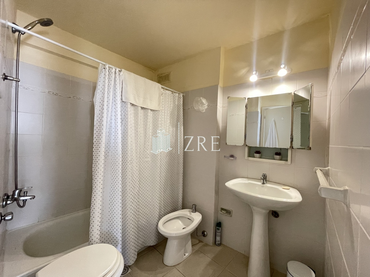 Apartamento ID.160 - Venta apartamento 1 dormitorio con vista al mar. Península, Punta del Este.  