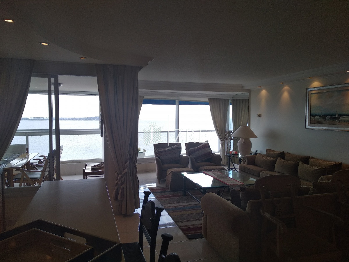Apartamento ID.421 - Venta apartamento con vista al mar en playa mansa Punta del Este