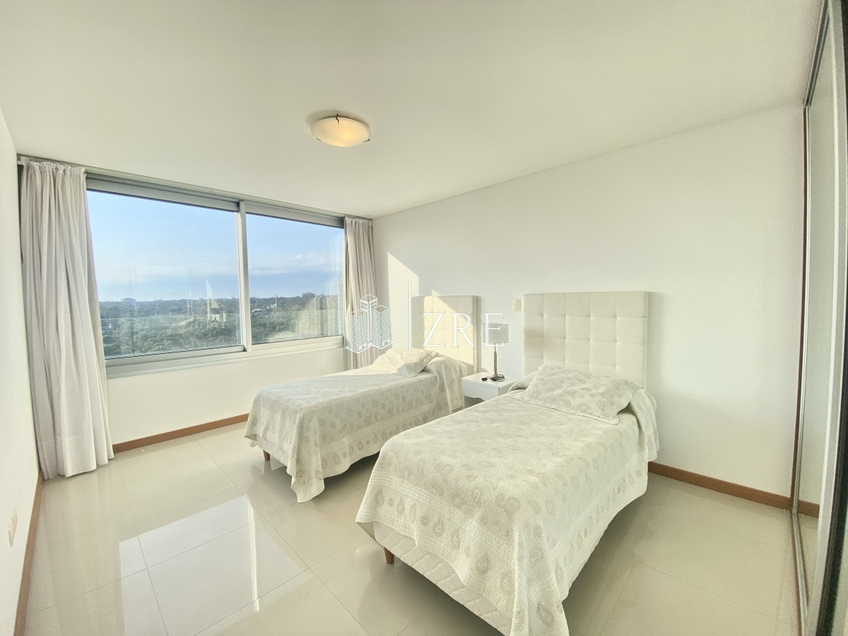 Apartamento ID.290 - Alquiler temporal tiburón III Punta del Este tres dormitorios.  