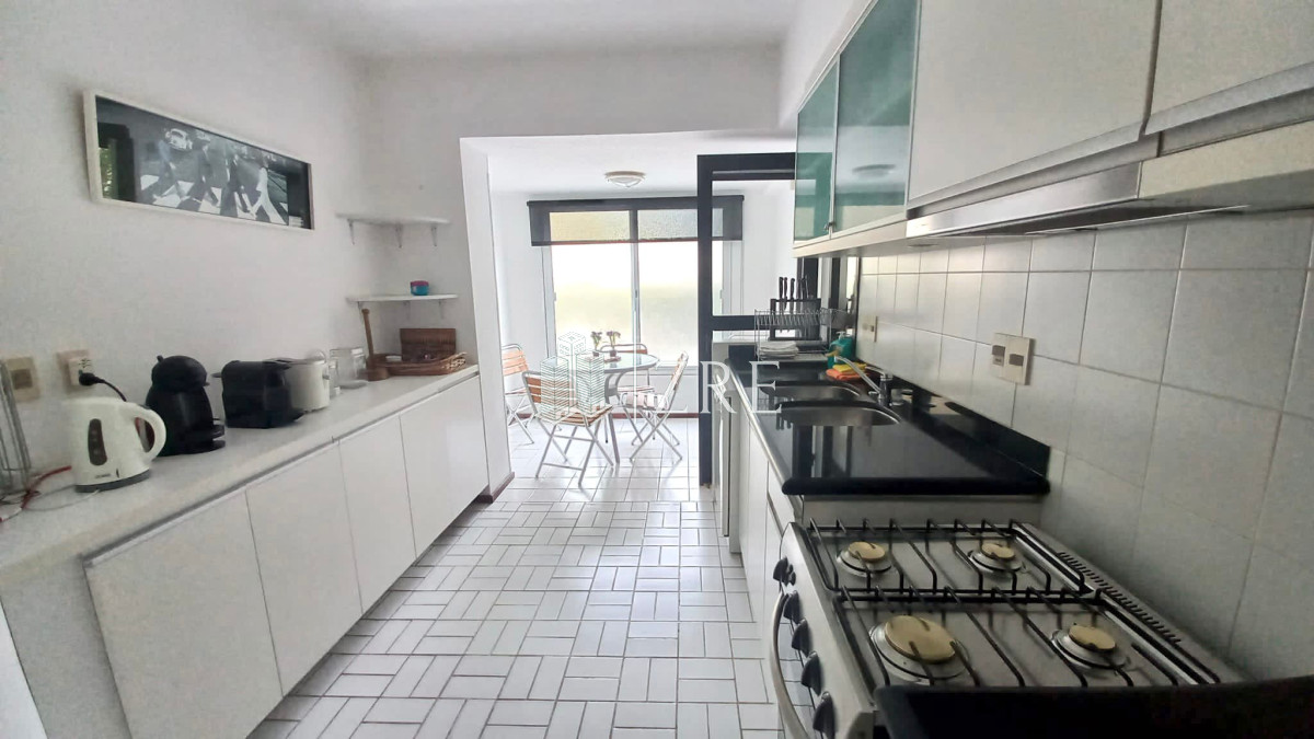 Apartamento ID.175 - Venta - Alquiler Departamento - 3 Dormitorios 3 baños + Servicio - Playa Brava   