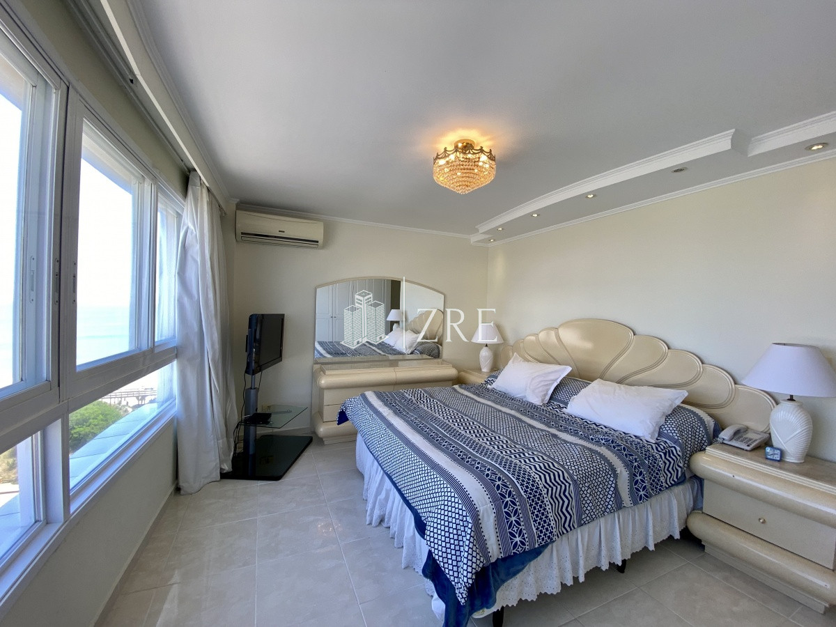 Apartamento ID.379 - Venta apartamento 3 dormitorios. Playa mansa, Punta del Este