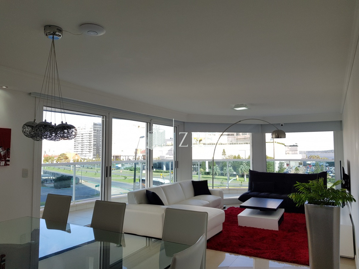 Apartamento ID.495 - Venta apartamento de 4 dormitorios a 200m del mar!