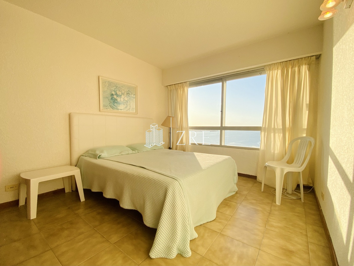 Apartamento ID.434 - Venta apartamento 3 dormitorios, piso alto, Torre tradicional en Punta del Este 
