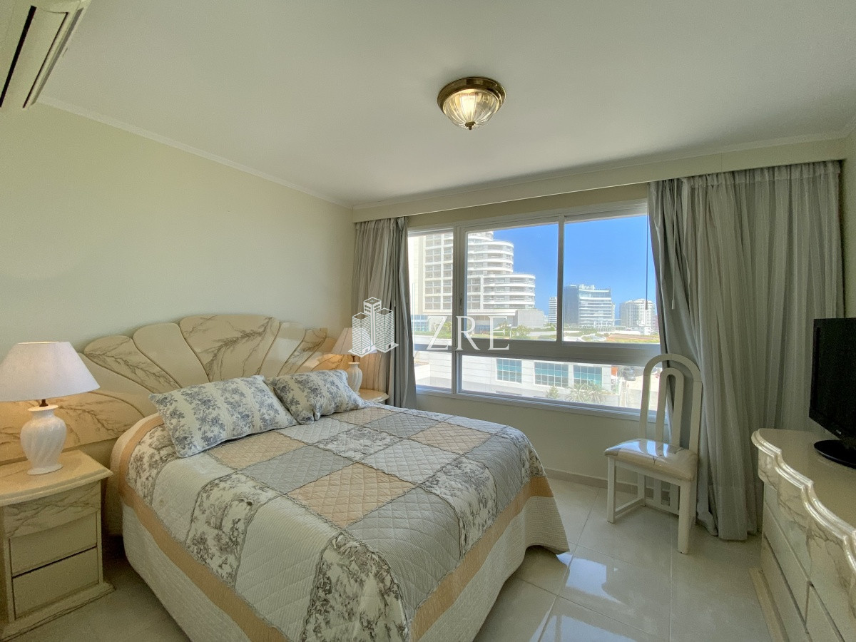 Apartamento ID.379 - Venta apartamento 3 dormitorios. Playa mansa, Punta del Este