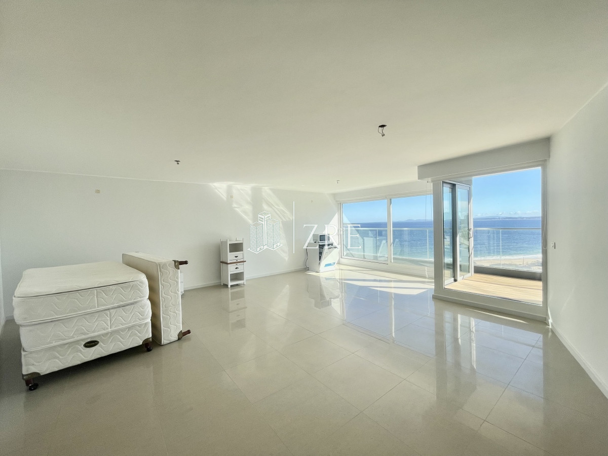 Apartamento ID.224 - Venta apartamento. 3 Dormitorios. Playa mansa, Punta del Este.