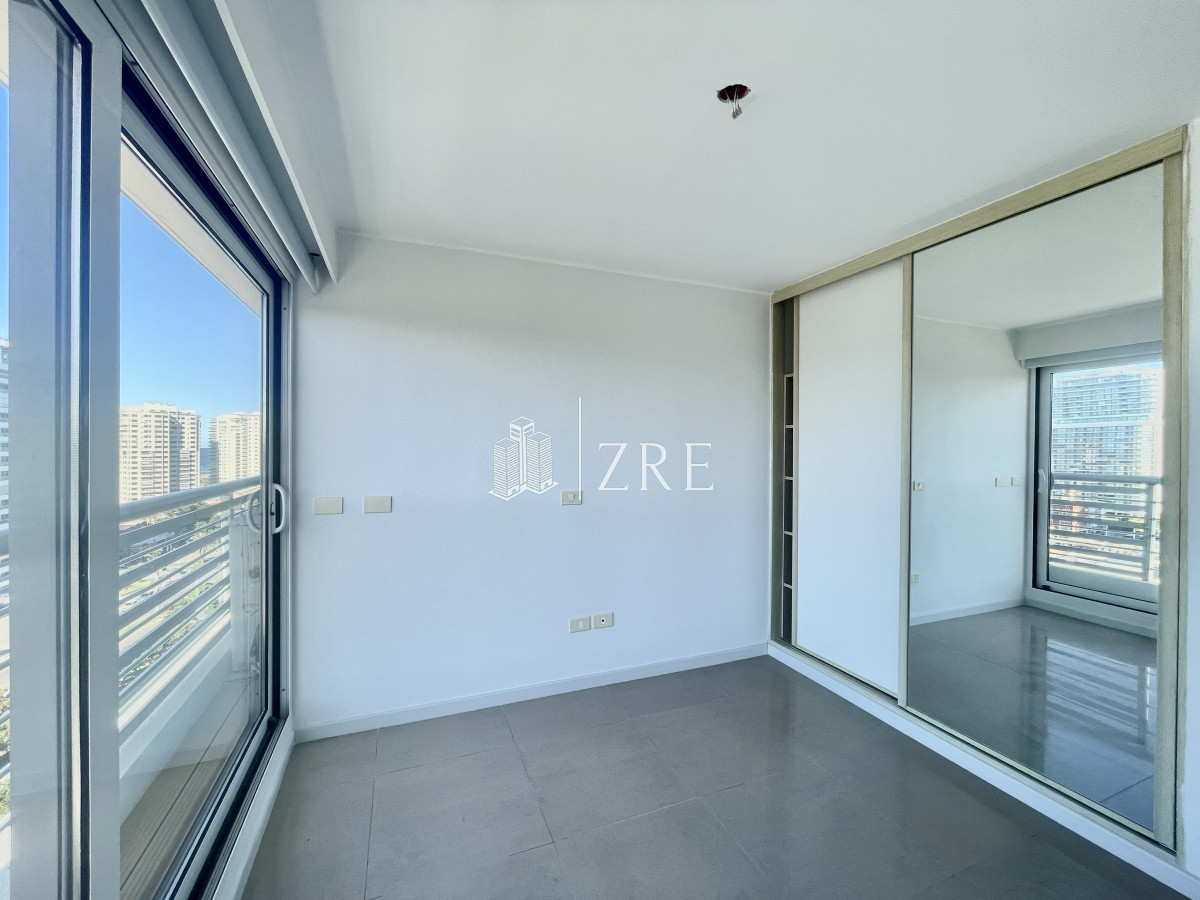 Apartamento ID.224 - Venta apartamento. 3 Dormitorios. Playa mansa, Punta del Este.