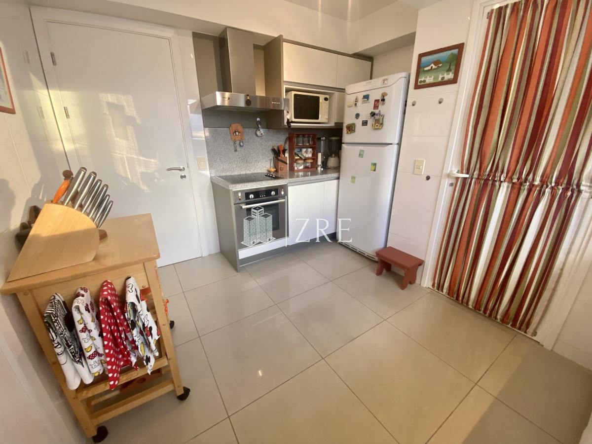 Apartamento ID.364 - Venta apartamento 4 dormitorios playa mansa Punta del Este