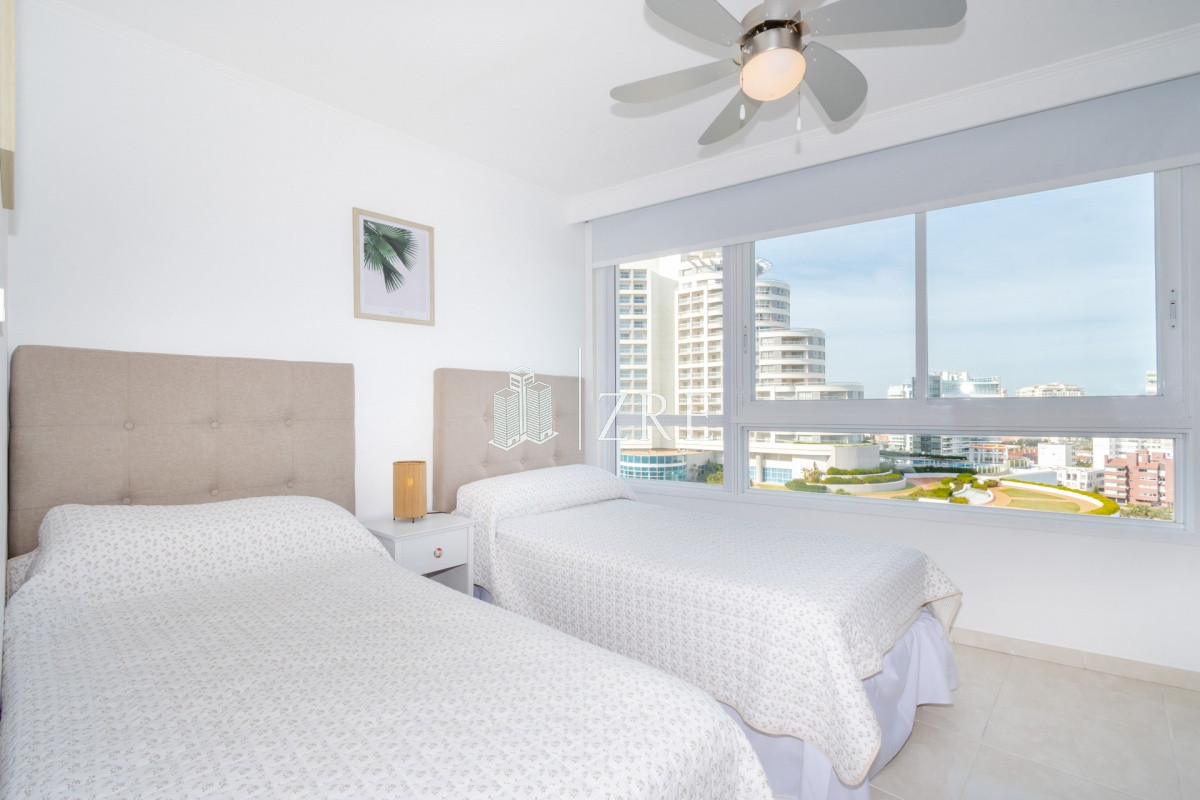 Apartamento ID.509 - Venta apartamento 3 dormitorios playa mansa Punta del Este