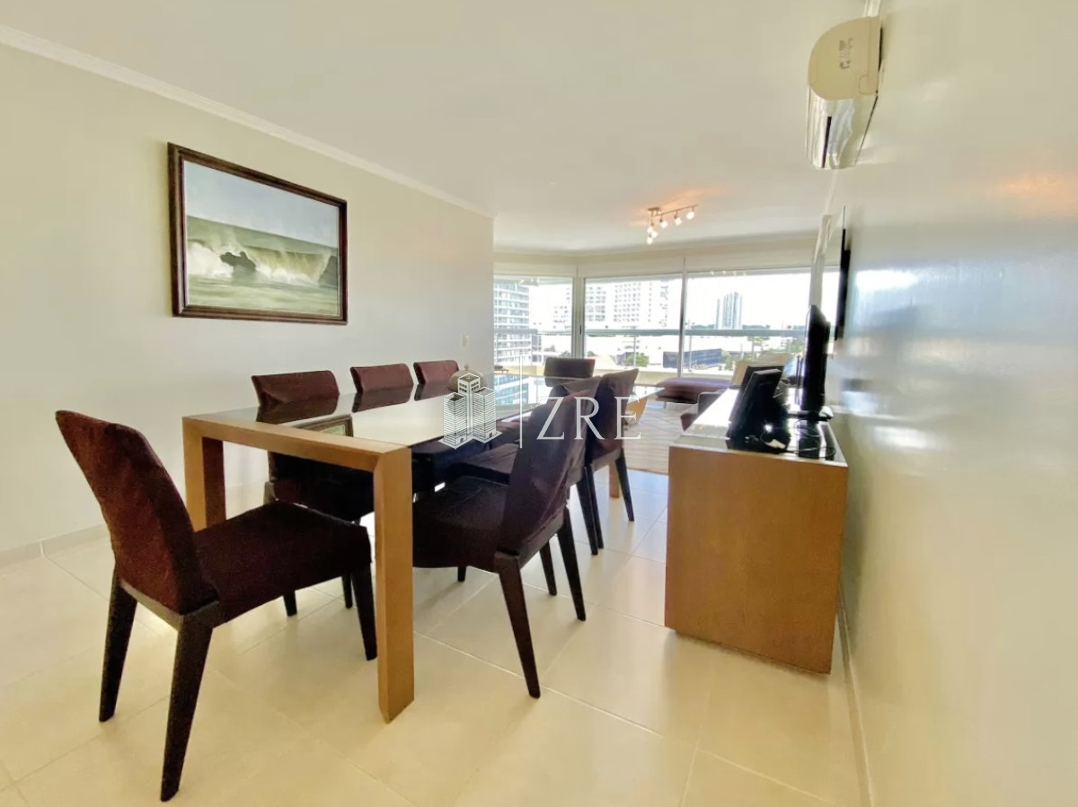Apartamento ID.903 - Apartamento en Venta de tres dormitorios, Punta del Este 