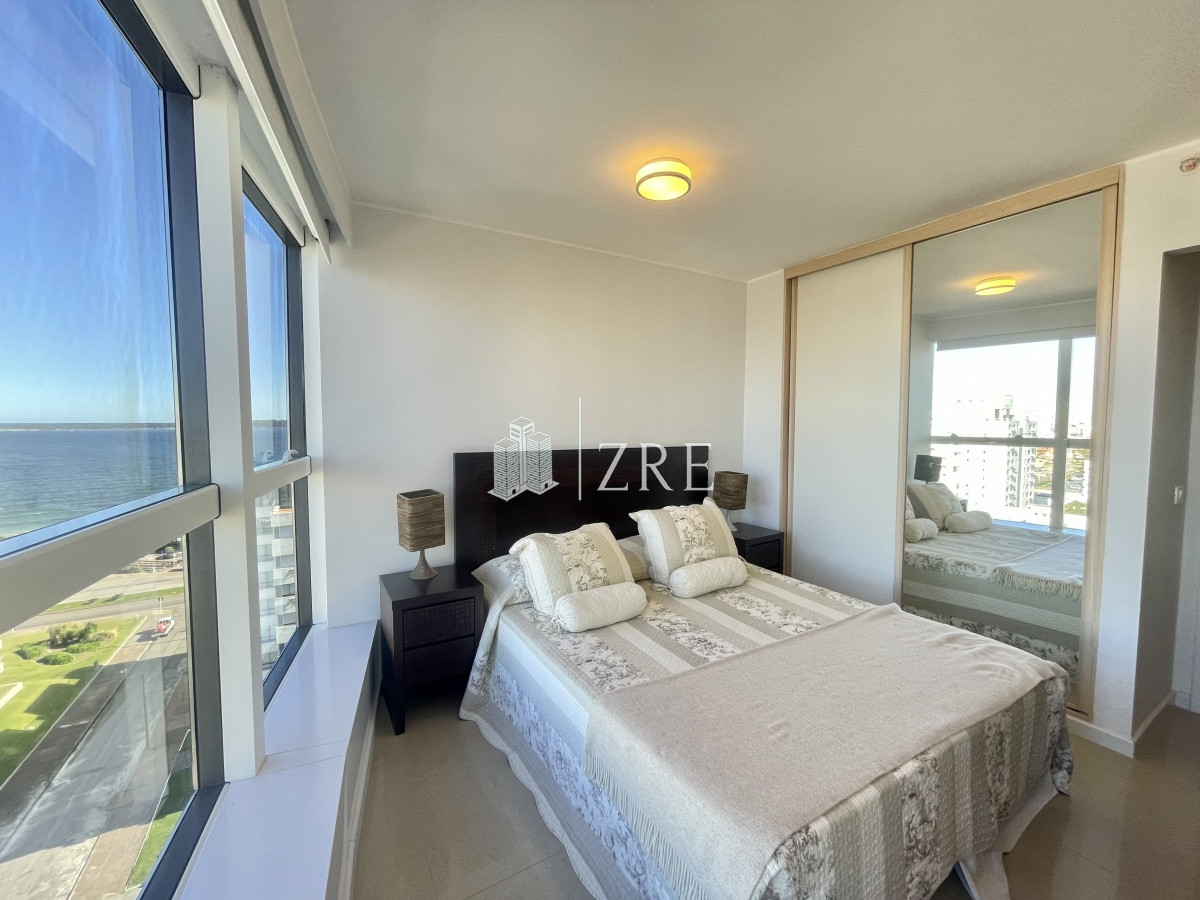 Apartamento ID.225 - Venta Departamento - 3 dormitorios + servicio - Punta Del Este -  Playa Mansa