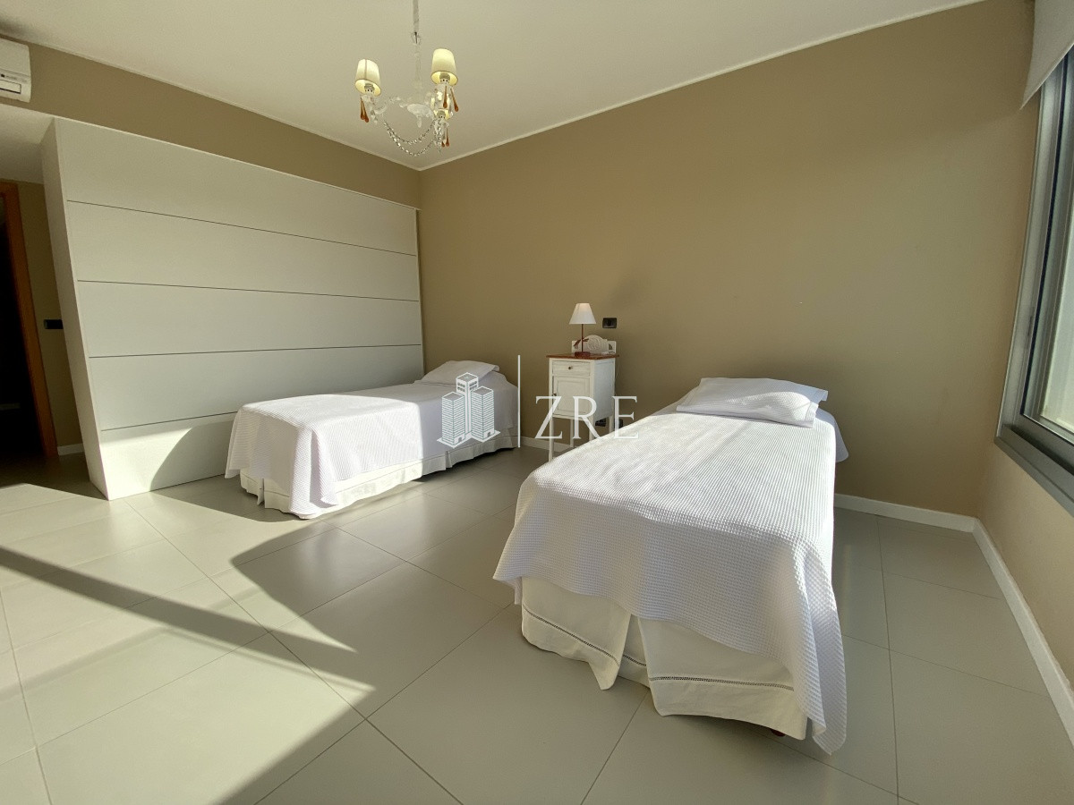 Apartamento ID.341 - Venta apartamento 4 dormitorios, playa brava Punta del Este 