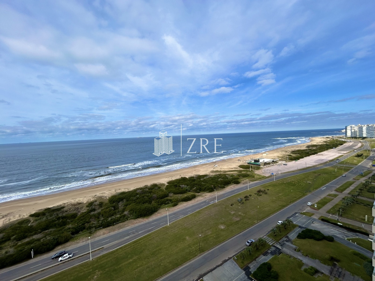 Apartamento ID.105 - Venta apartamento Punta del Este con espectacular vista al mar. 4 dormitorios