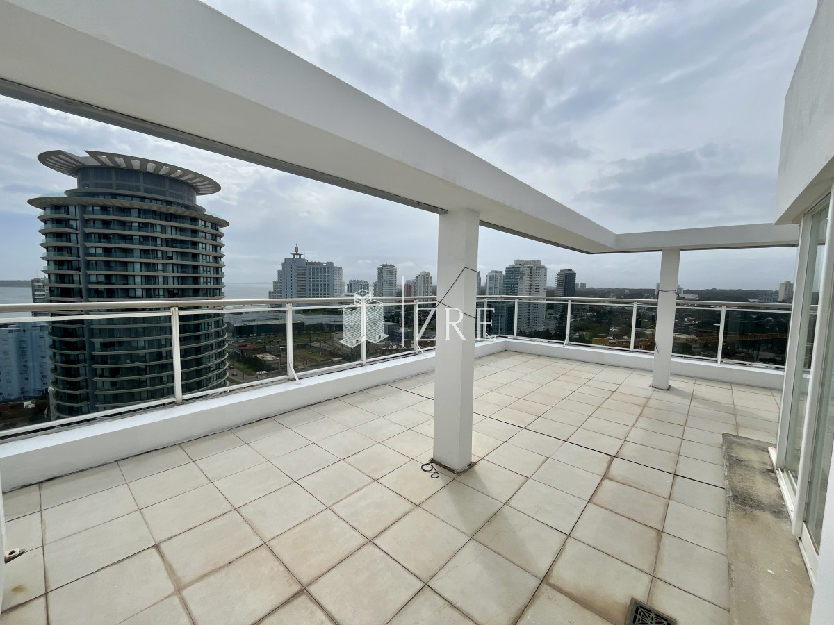 Apartamento ID.695 - Venta apartamento penthouse 3 dormitorios. Playa brava, Punta del Este 