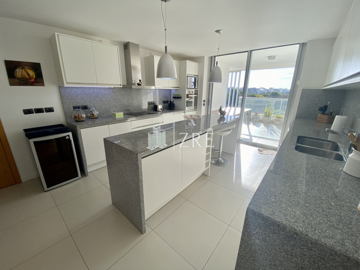 Apartamento ID.341 - Venta apartamento 4 dormitorios, playa brava Punta del Este 