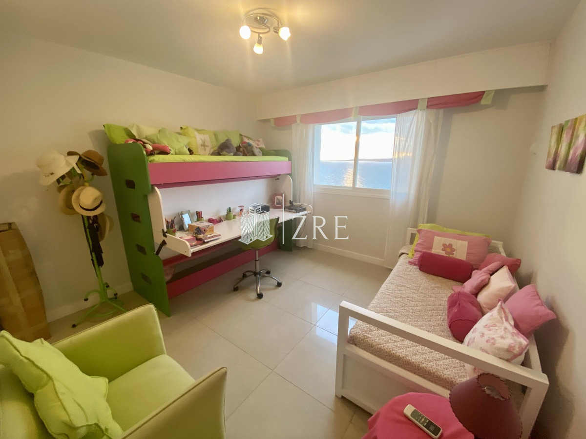 Apartamento ID.364 - Venta apartamento 4 dormitorios playa mansa Punta del Este