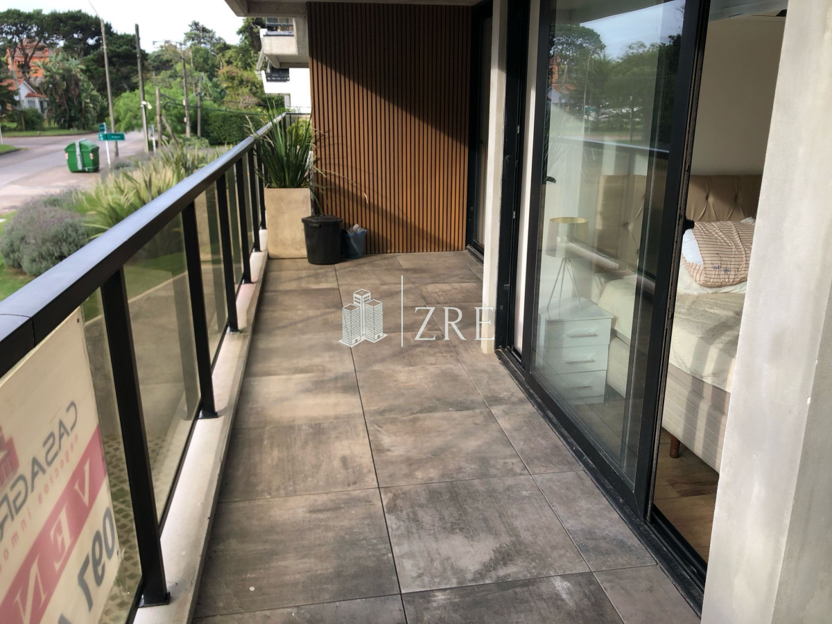 Apartamento ID.631 - Venta apartamento dos dormitorios primera linea, Mansa. Punta Del Este.