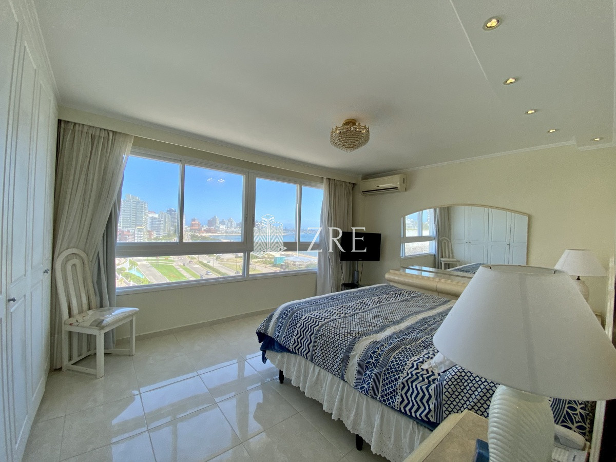 Apartamento ID.379 - Venta apartamento 3 dormitorios. Playa mansa, Punta del Este