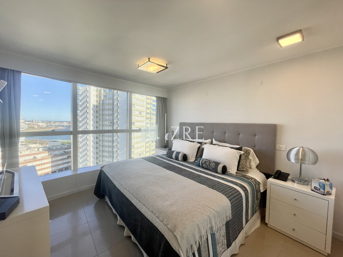 Apartamento ID.225 - Venta Departamento - 3 dormitorios + servicio - Punta Del Este -  Playa Mansa