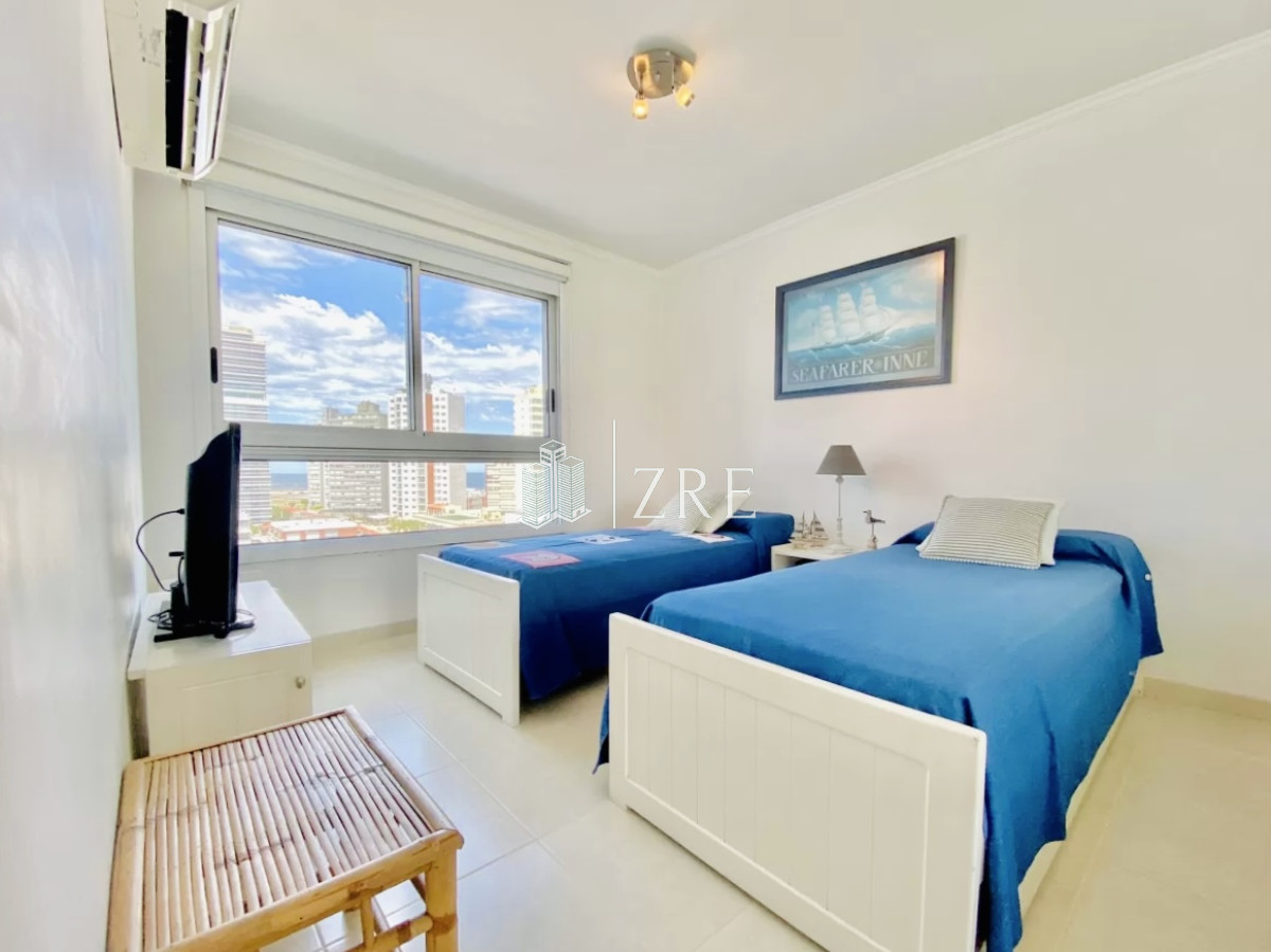 Apartamento ID.903 - Apartamento en Venta de tres dormitorios, Punta del Este 