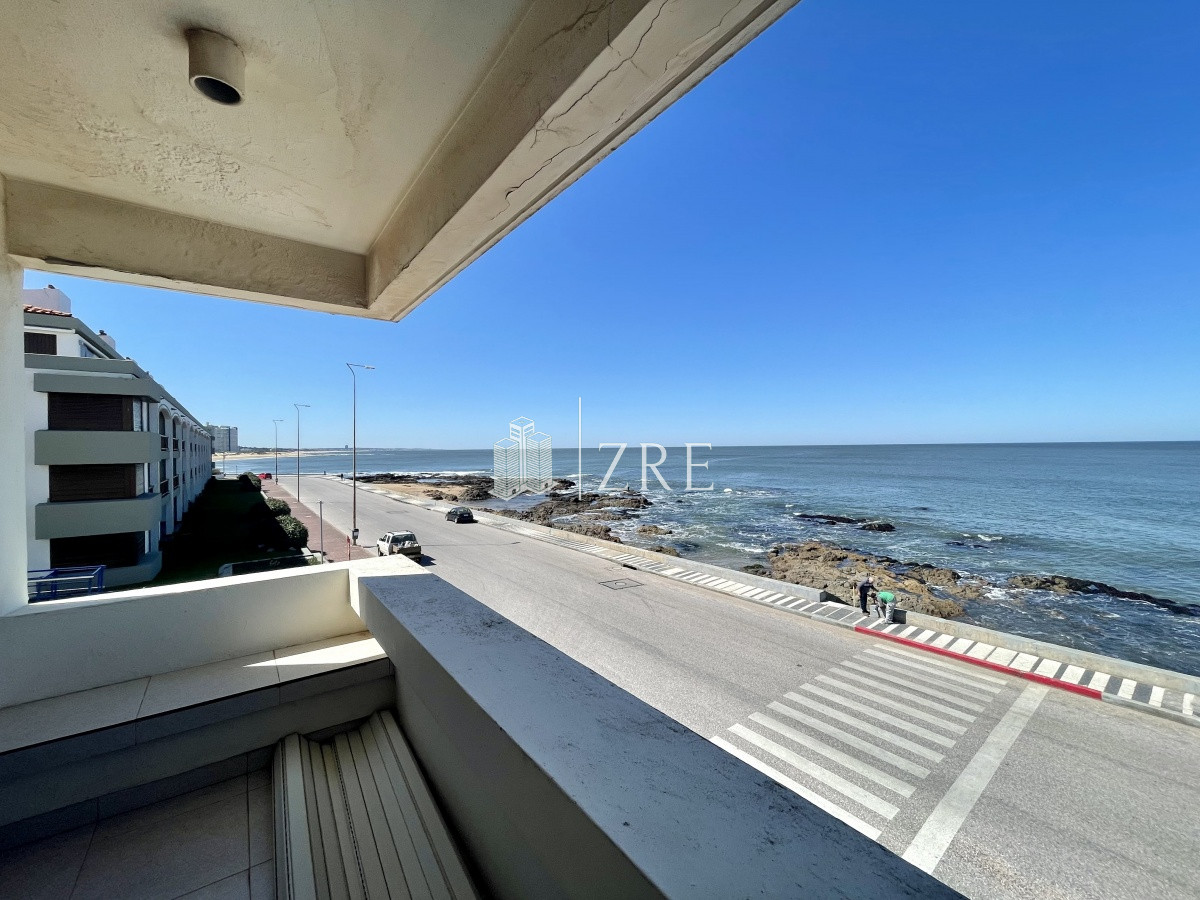 Apartamento ID.473 - Venta Apartamento en primera línea, Playa Brava, Punta del Este.