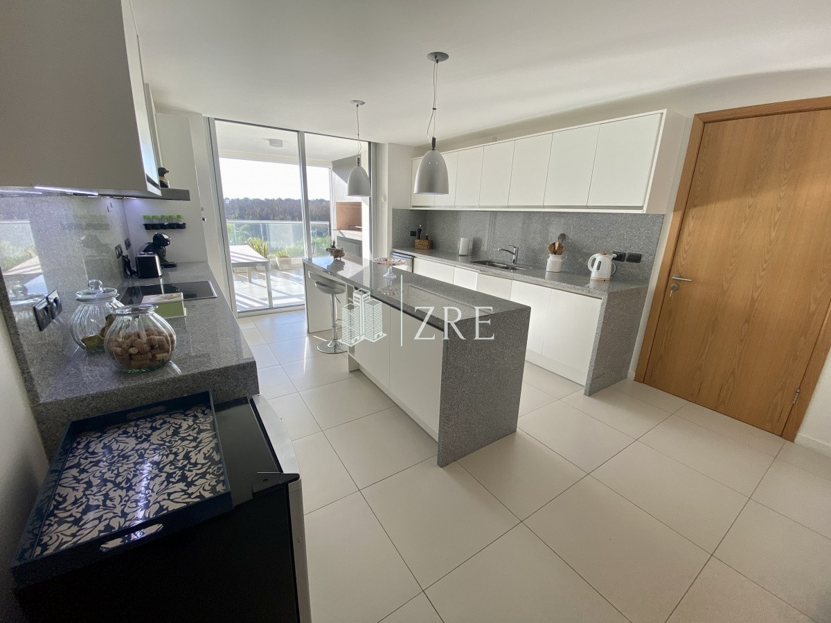 Apartamento ID.341 - Venta apartamento 4 dormitorios, playa brava Punta del Este 