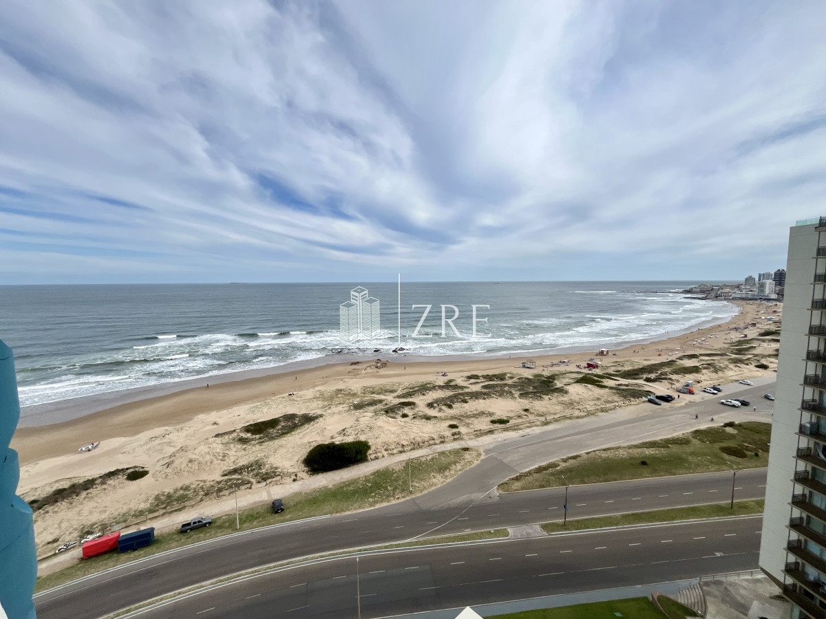 Apartamento ID.668 - Venta apartamento 4 dormitorios. Playa brava, Punta del Este 