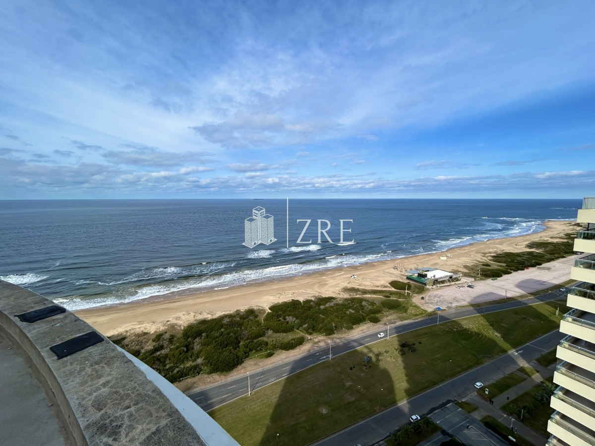 Apartamento ID.106 - Venta Penthouse Duplex Punta del Este con vista al mar. 4 dormitorios