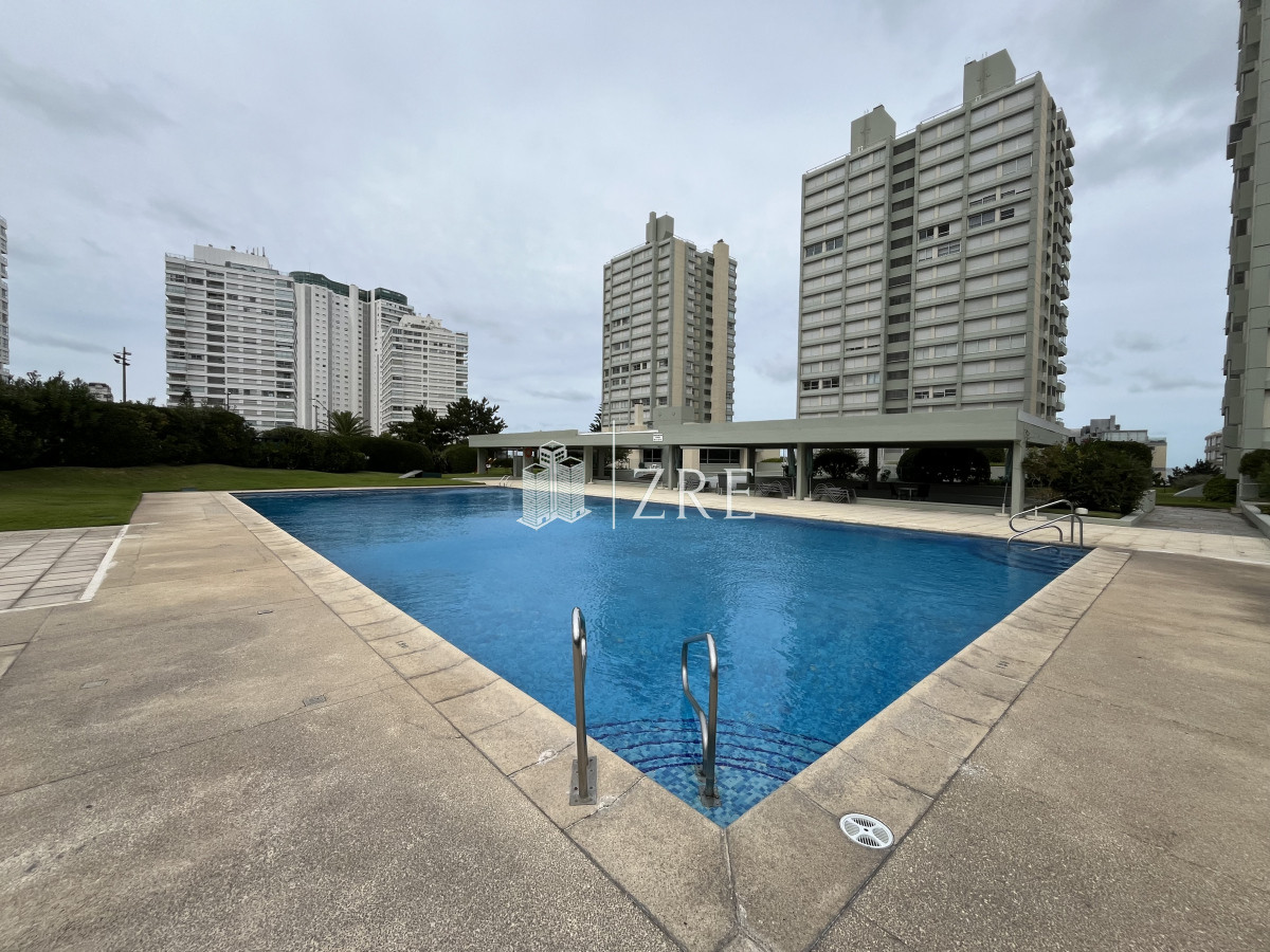 Apartamento ID.639 - Venta de apartamento tres dormitorios. 