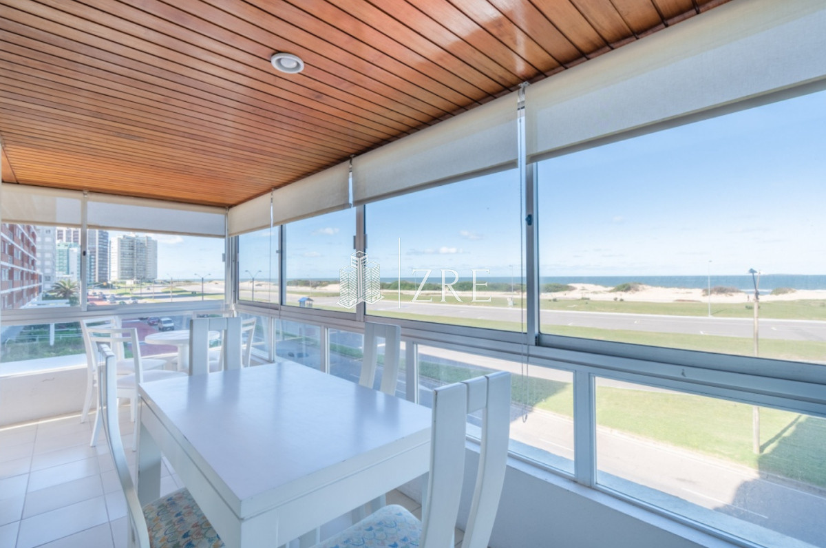 Apartamento ID.674 - Venta apartamento 3 dormitorios. Playa brava, Punta del Este. 