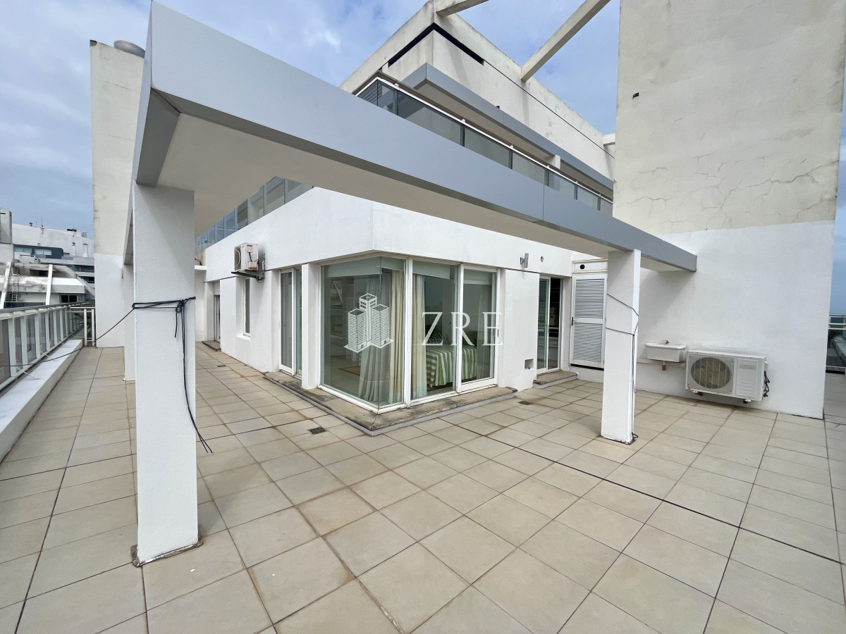 Apartamento ID.695 - Venta apartamento penthouse 3 dormitorios. Playa brava, Punta del Este 