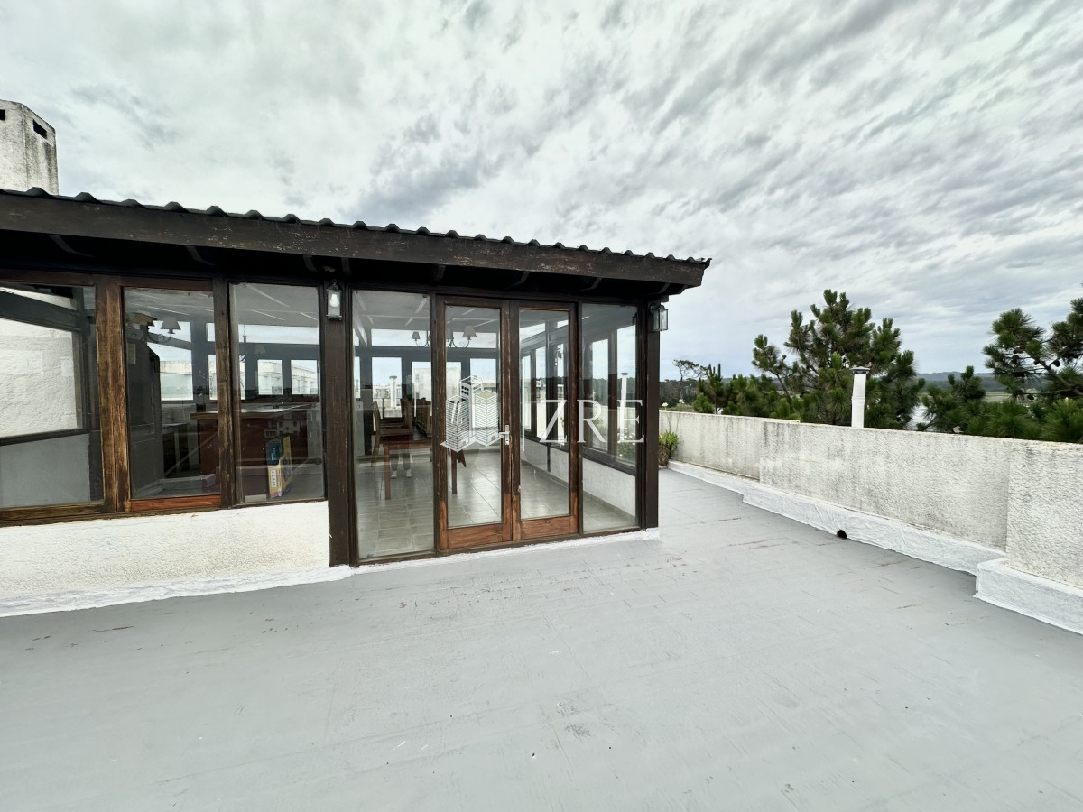 Apartamento ID.801 - Venta Apartamento - 3 Dormitorios 3 Baños - Primera linea Playa Mansa 