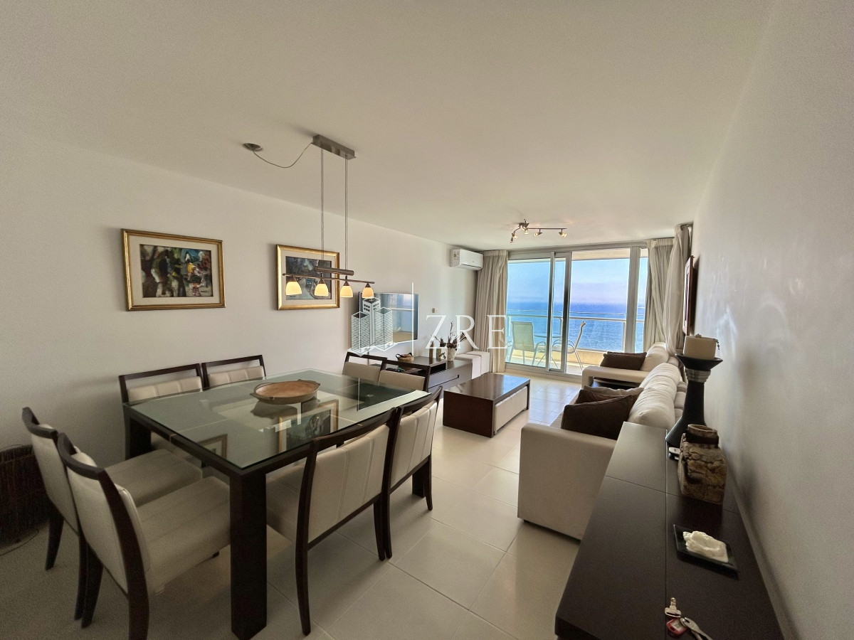 Apartamento ID.736 - Venta apartamento Punta del Este en Playa Mansa con vista al mar. 2 dormitorios