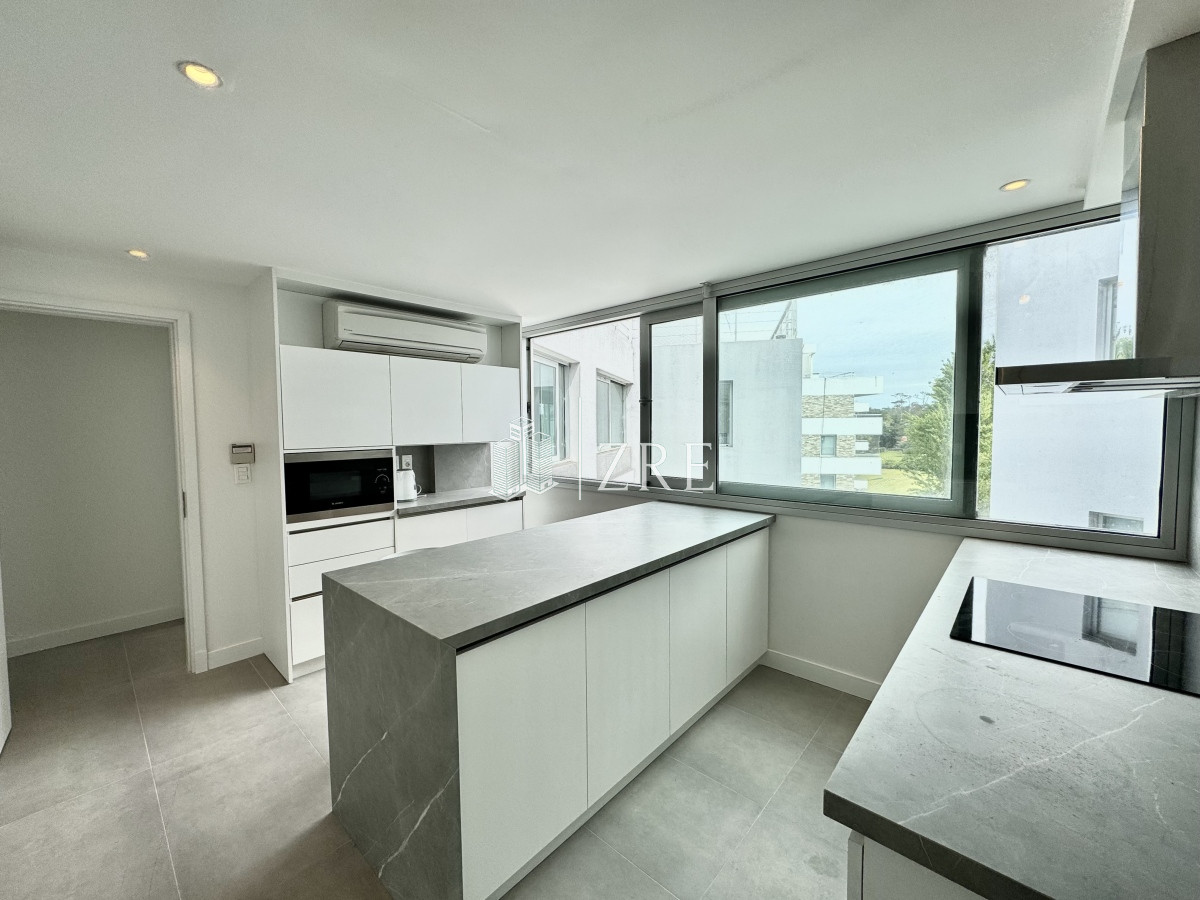 Apartamento ID.809 - Venta Penthouse  - 3 Dormitorios + Servicio - Playa Mansa 