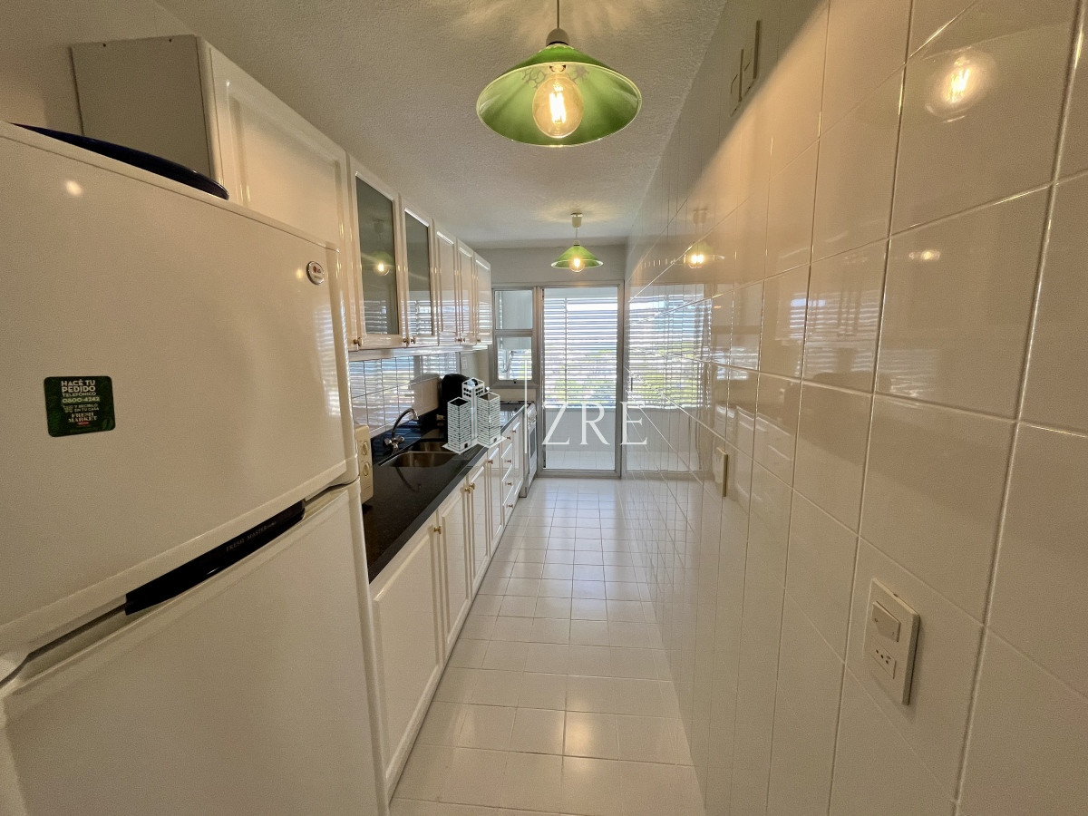 Apartamento ID.137 - Venta apartamento 3 dormitorios más dependencia, playa mansa. Punta del Este 