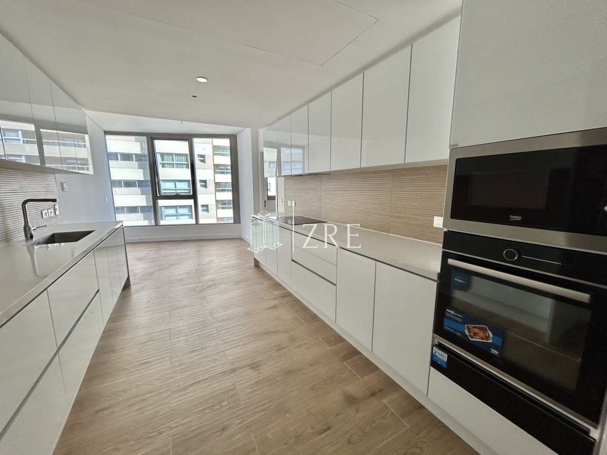 Apartamento ID.105 - Venta apartamento Punta del Este con espectacular vista al mar. 4 dormitorios