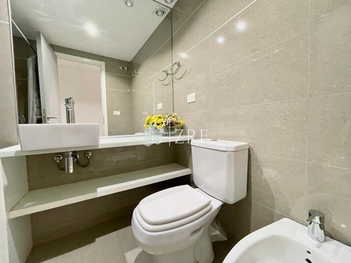Apartamento ID.194 - Venta apartamento - 2 dormitorios. Playa mansa Punta del Este 