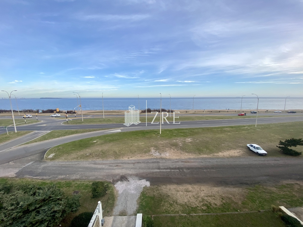 Apartamento ID.335 - Venta apartamento 3 dormitorios playa mansa Punta del Este