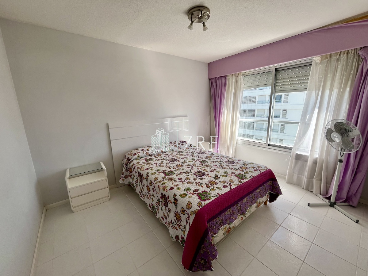 Apartamento ID.137 - Venta apartamento 3 dormitorios más dependencia, playa mansa. Punta del Este 