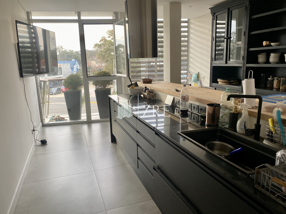 Apartamento ID.533 - Venta apartamento de 4 dormitorios Punta del Este