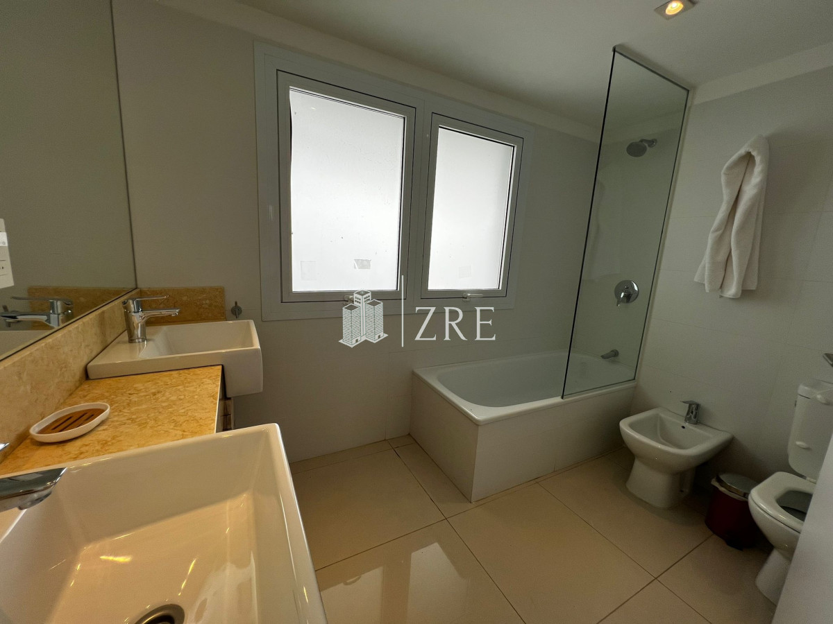 Apartamento ID.468 - Venta apartamento 3 dormitorios. Playa mansa, Punta del Este