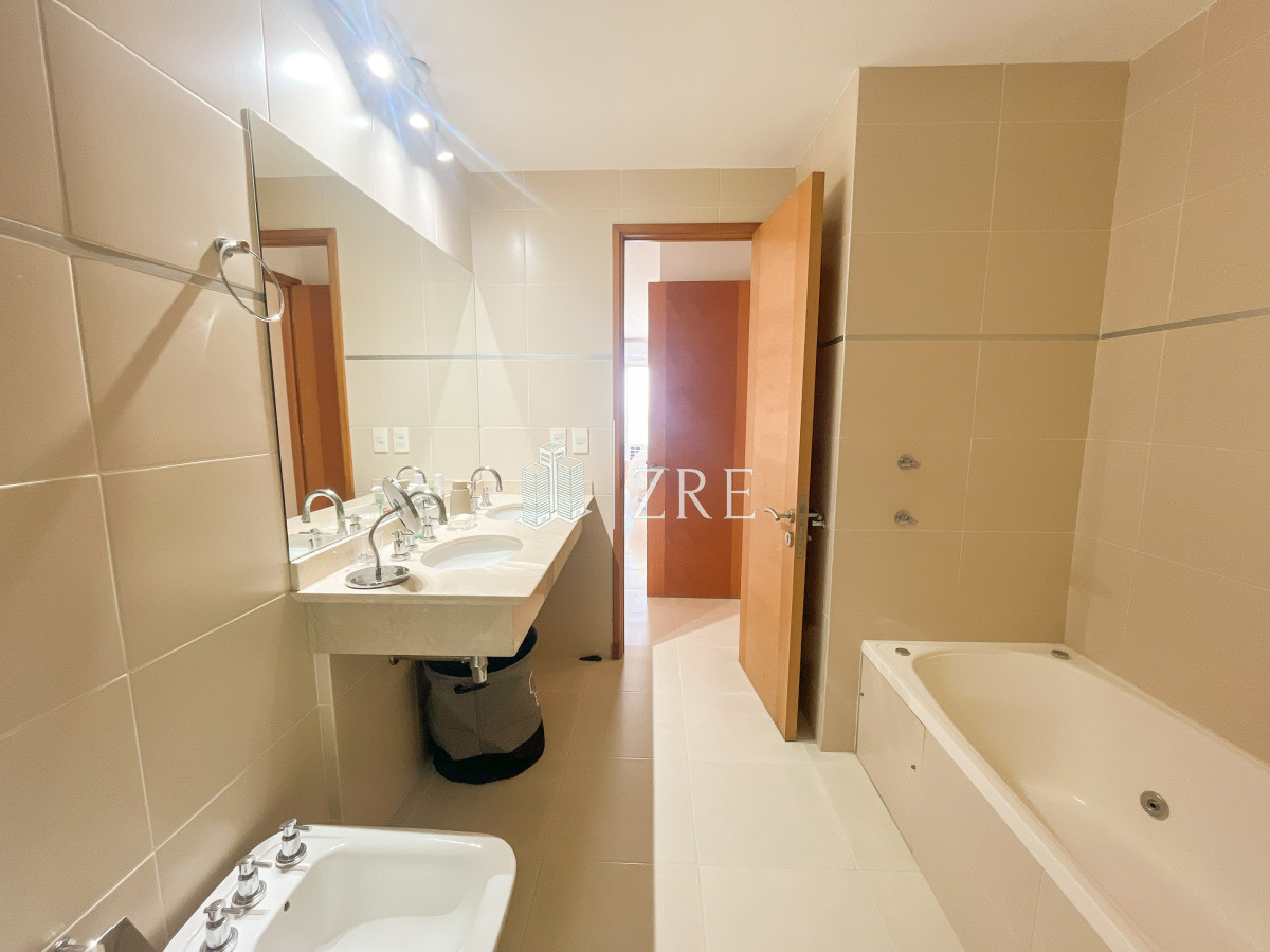 Apartamento ID.931 - Alquiler temporal, apartamento 2 dormitorios. Playa mansa, Punta del Este. 