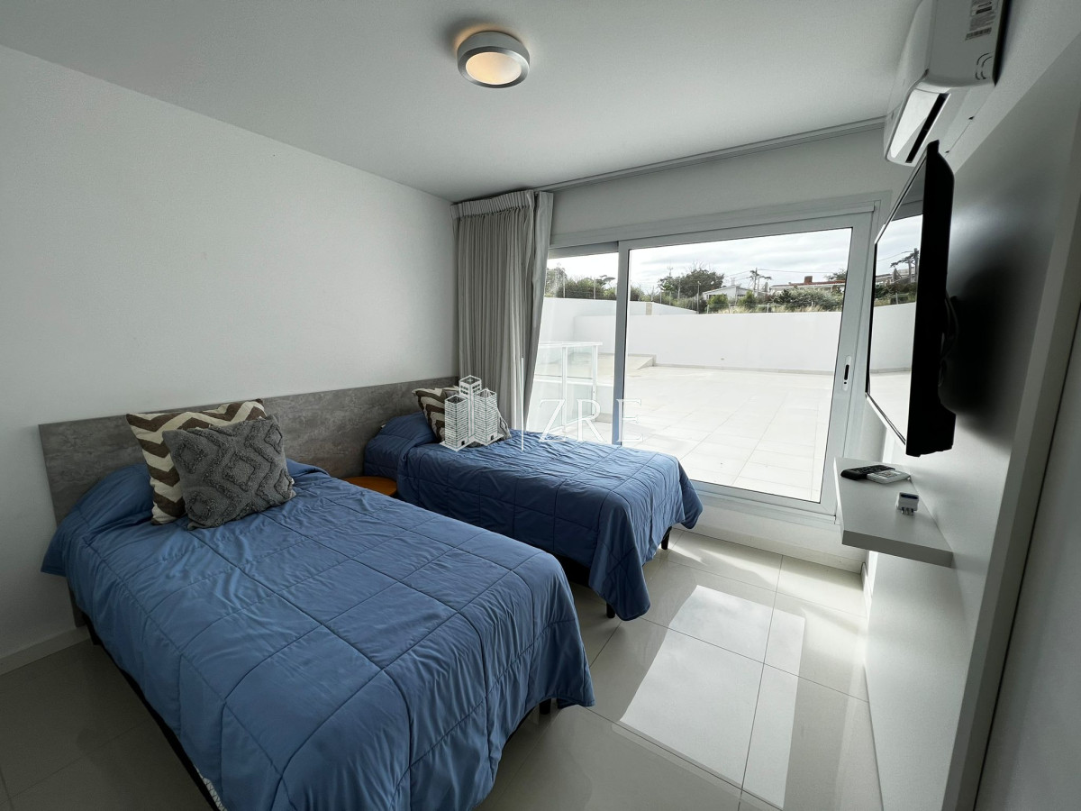 Apartamento ID.468 - Venta apartamento 3 dormitorios. Playa mansa, Punta del Este