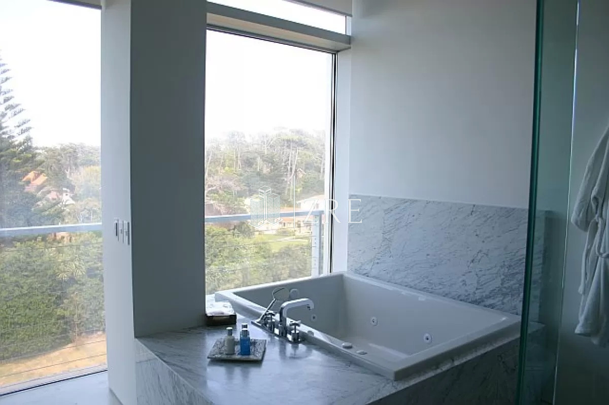Apartamento ID.908 - Venta apartamento 5 dormitorios playa brava Punta del Este 