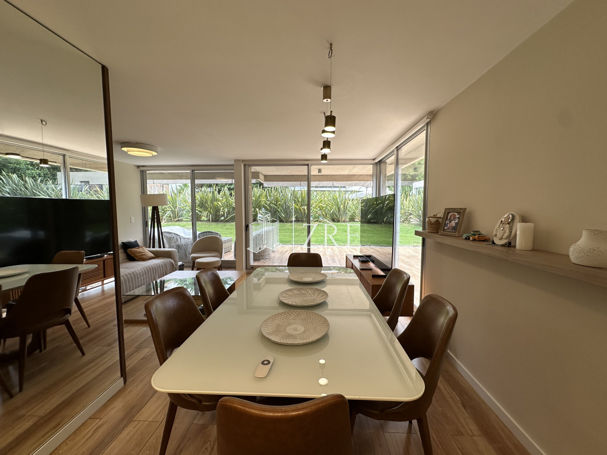 Apartamento ID.661 - Venta apartamento 3 dormitorios. Playa mansa, Punta del Este. 