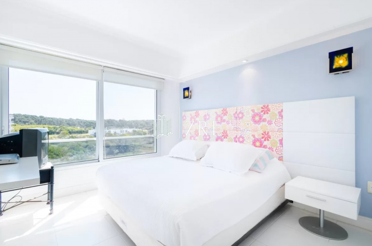 Apartamento ID.350 - Venta duplex 4 dormitorios playa brava Punta del Este