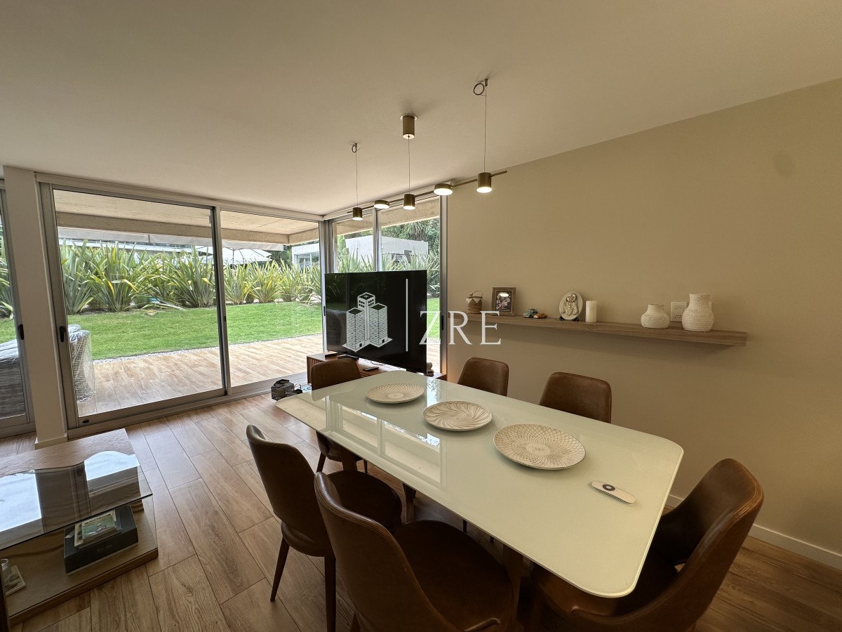 Apartamento ID.661 - Venta apartamento 3 dormitorios. Playa mansa, Punta del Este. 
