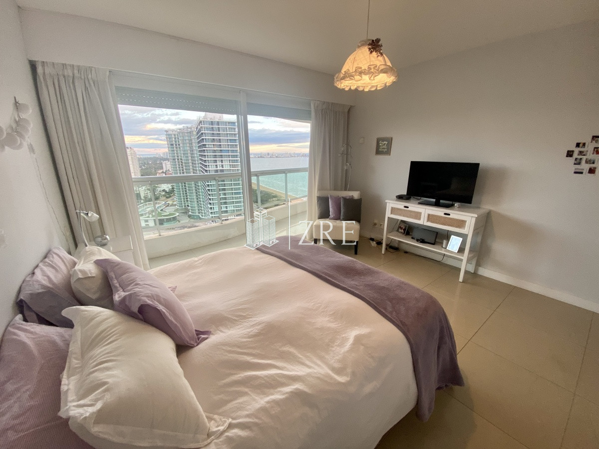 Apartamento ID.364 - Venta apartamento 4 dormitorios playa mansa Punta del Este