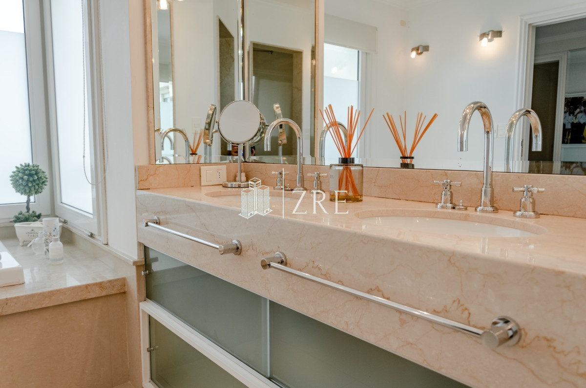Apartamento ID.54 - Venta apartamento 4 dormitorios. Playa mansa, Punta del Este