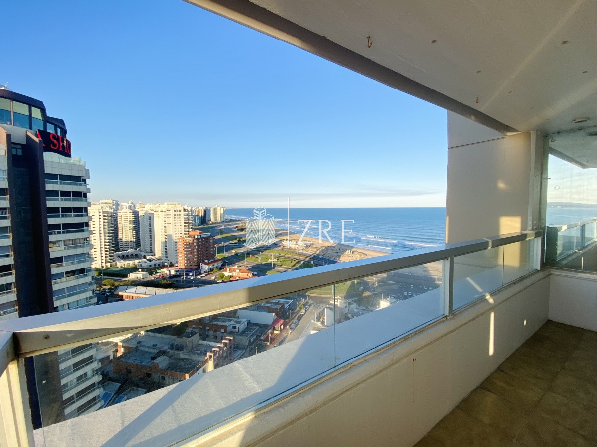 Apartamento ID.434 - Venta apartamento 3 dormitorios, piso alto, Torre tradicional en Punta del Este 